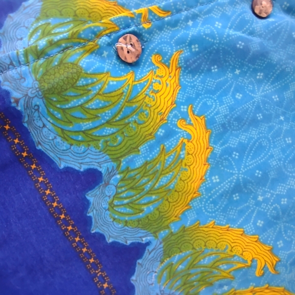 100% Polyester button down - Picture 7 of 7